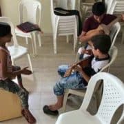 Cambiemos armas por guitarras. ONG Amist-Colombia.