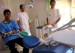 Dentista en Antsirabé en Madagascar. Fundación Amist.